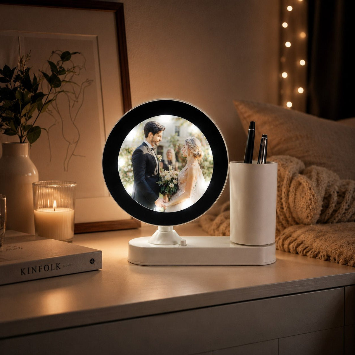 Oglinda magica cu insertie foto si lumina LED cu suport de pixuri - ROTUND